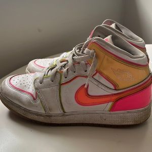 Youth Air Jordan 1 Mid SE ‘Edge Glow’